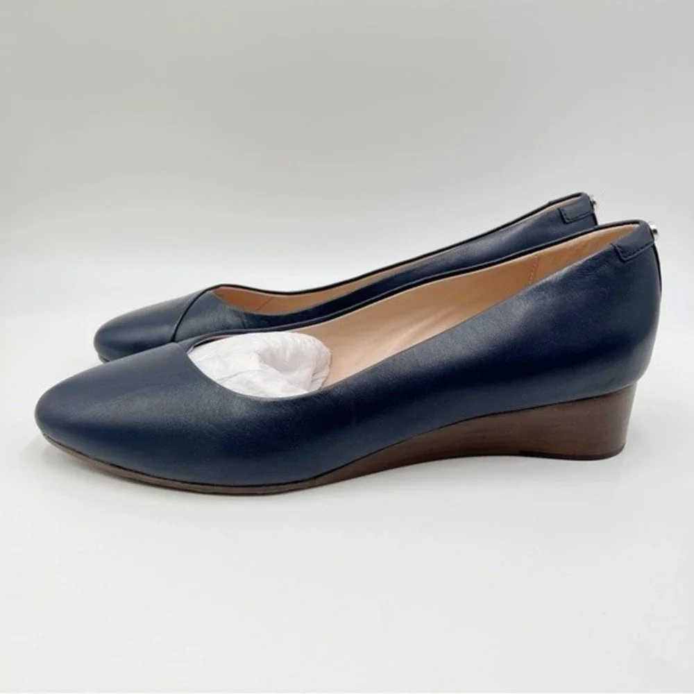 Taryn Rose Womens Size 9.5 Navy Dark Blue Leather Low Wedge Heels Pumps Shoes‎
